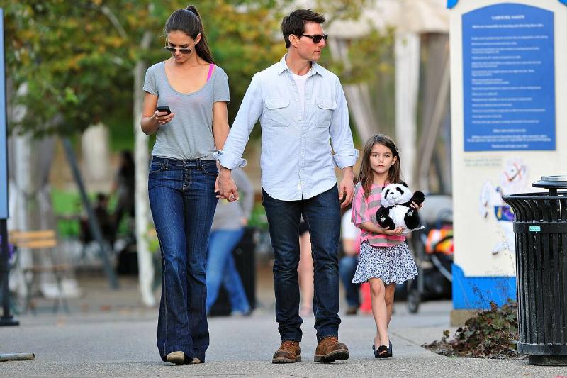 Tom Cruise, Katie Holmes & Suri Visit The Schenley Plaza Carousel