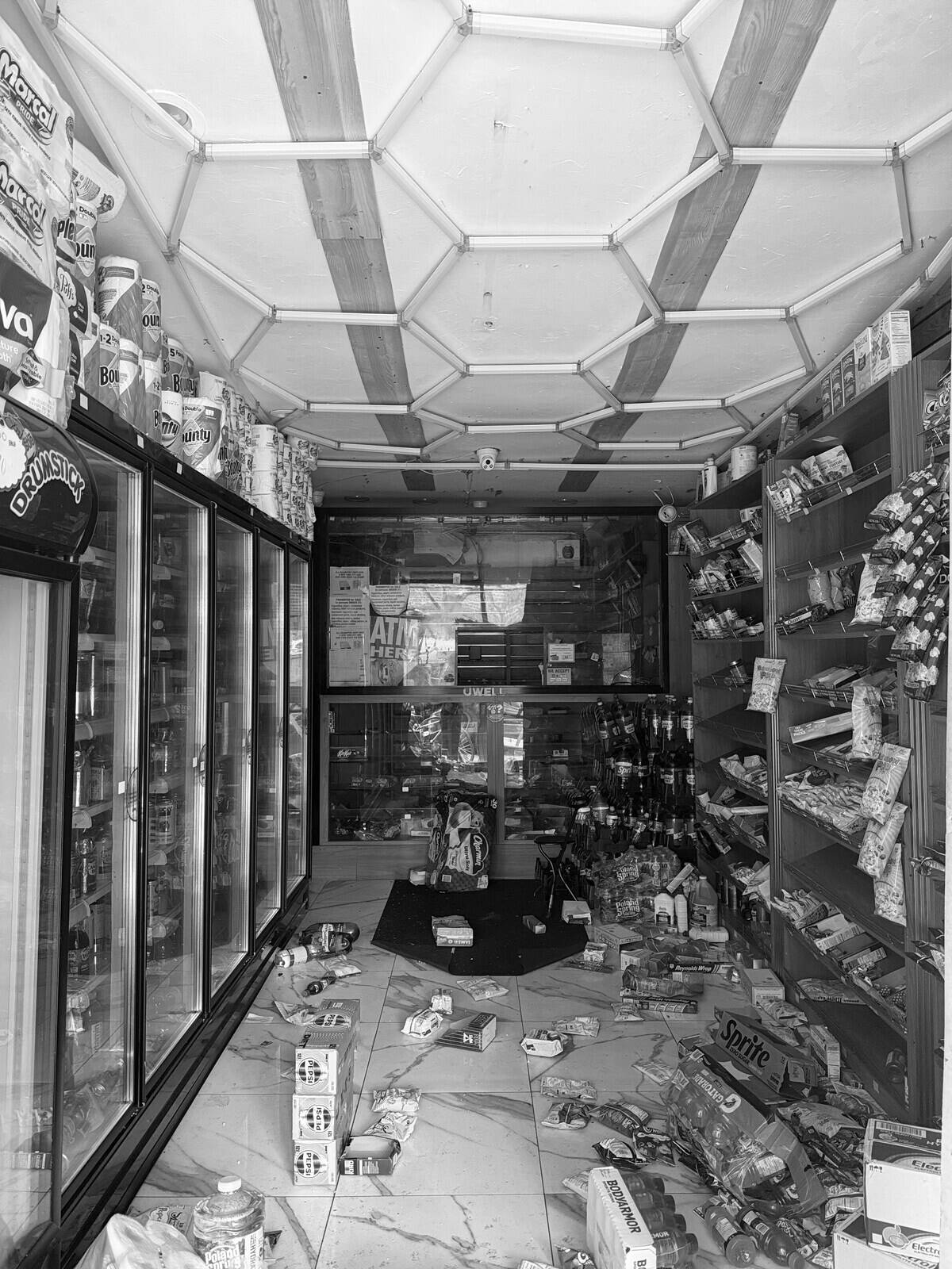 tomas-robertson-MKBo6x0GcuM-unsplash