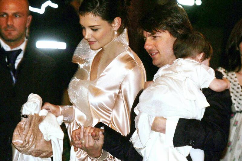 US superstars Tom Cruise (R) and his fia