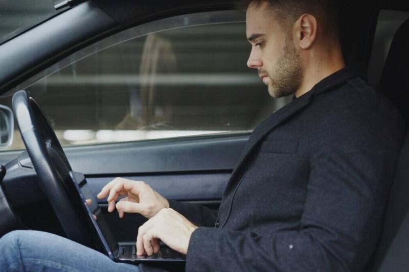 vitaly-gariev-OyyXuMPvIVs-unsplash