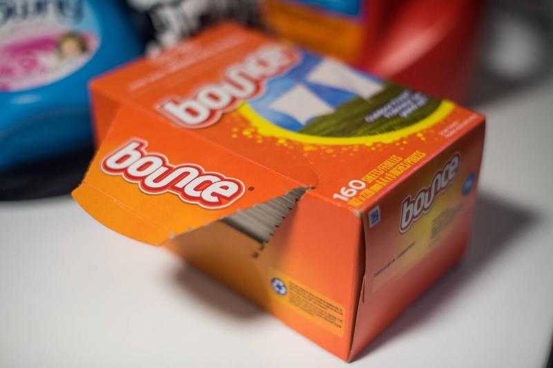 Bounce brand laundry sheets.