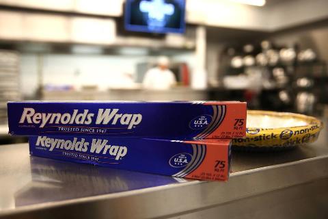 A box of Reynolds aluminum foil wrap. 