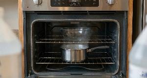 This Overnight Oven Cleaning Trick Does The Hard Work For You