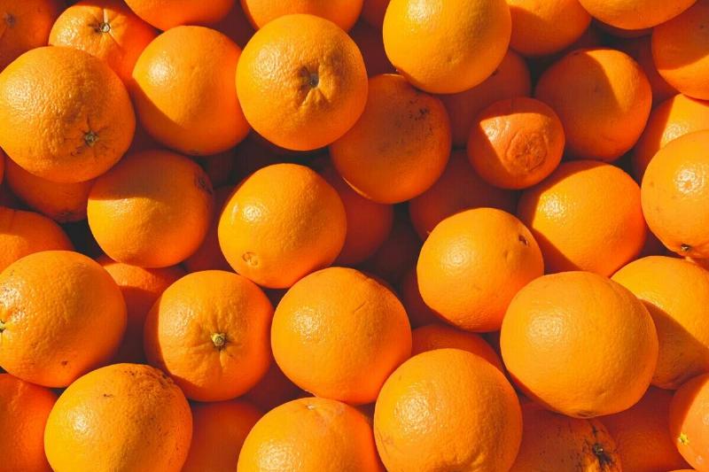Oranges grouped together