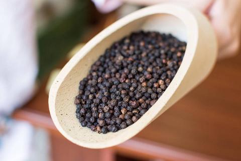 peppercorns-2025-03-08-08-09-37-utc-35960-scaled