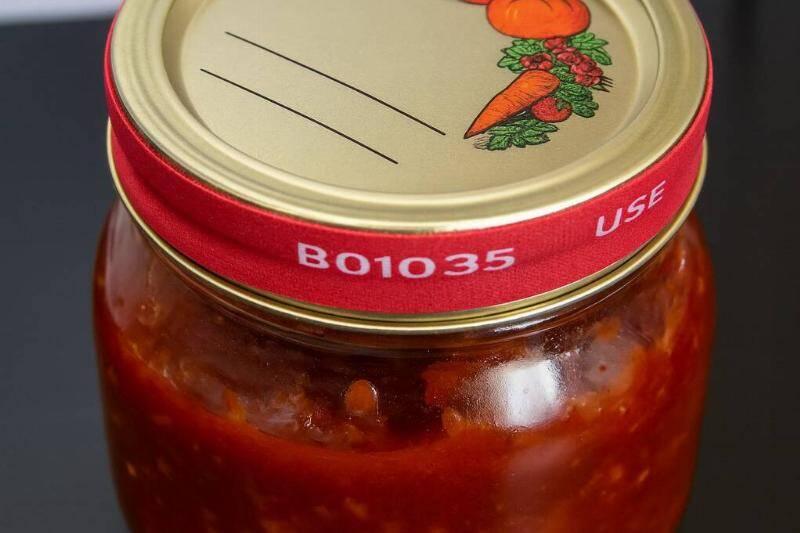 Rubber band around the lid of a jar. 