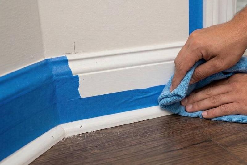 клейкая малярная лента Ткань, используемая для заделки щелей малярной лентой на стене.