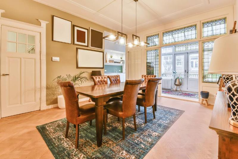 A rug under a dining room table. 