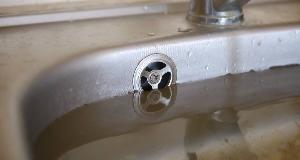 Plumbers Say You Should Never Ignore A Slow Drain (It’s A Sign Of A Bigger Problem)