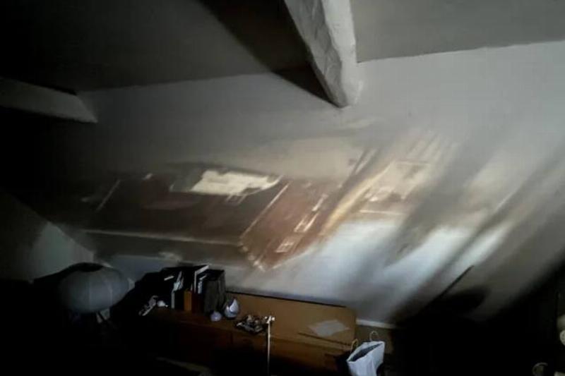 caught-a-perfect-camera-obscura-moment-at-home-v0-xklvytpvgrug1