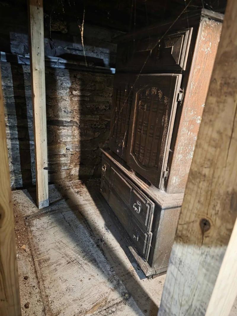 found-a-really-old-cabinet-in-the-crawlspace-v0-xbuyqujlw88g1
