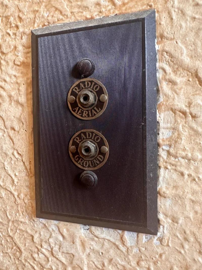 found-in-my-new-old-home-does-anyone-know-what-it-is-v0-2z3w46lfeirb1