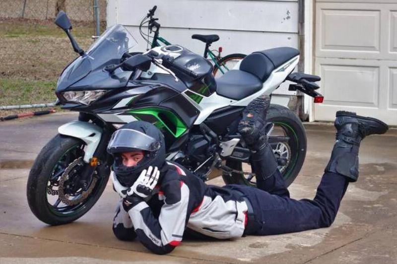 got-my-first-motorcycle-recently-and-had-to-do-some-poses-v0-ffdr67t71pfa1
