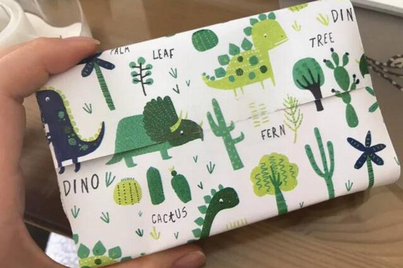 my-gift-wrap-lined-up-perfectly-v0-mb8o1trtlv5z