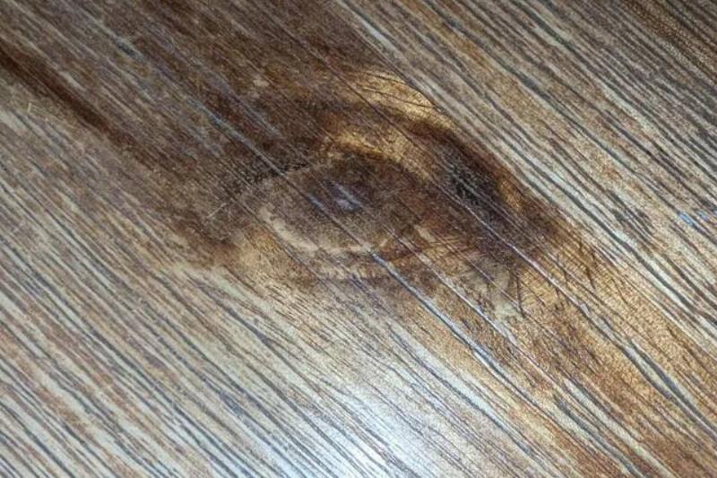 my-table-has-a-near-perfect-image-of-an-eye-in-it-v0-l5da16hdweqg1