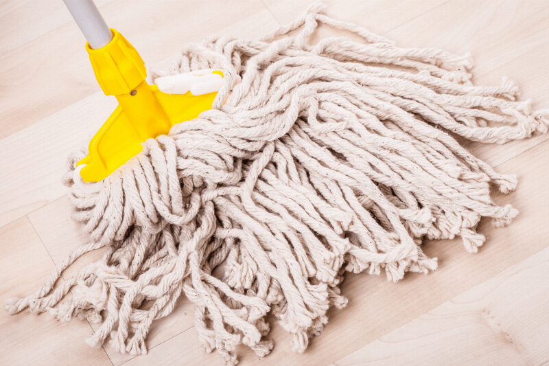 The head of a mop.
