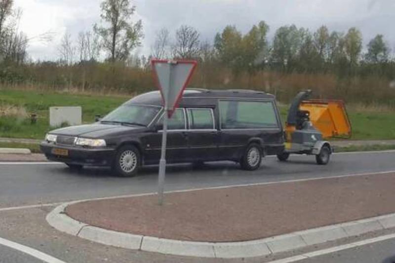 apparently-there-is-a-new-choice-next-to-a-burial-or-v0-qkp5e8dzx3sy