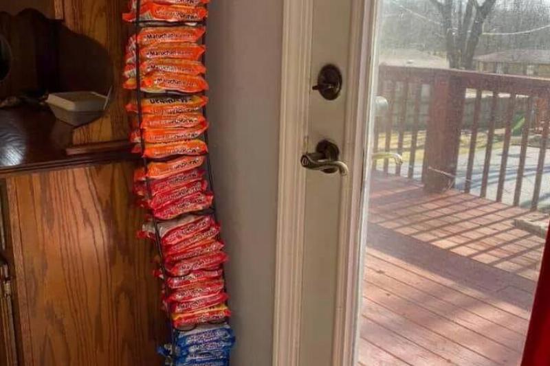 finally-something-to-do-with-an-old-cd-rack-a-ramen-holder-v0-n3drzcnp7pn61