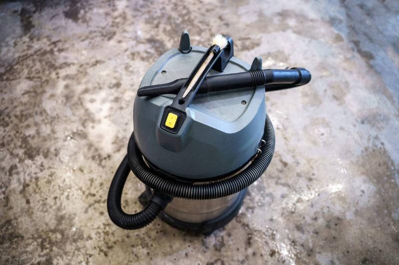 An industrial vacuum cleaner.