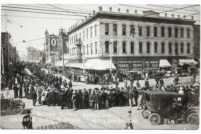 San Diego - Vintage Postcard / Memorial Day Parade