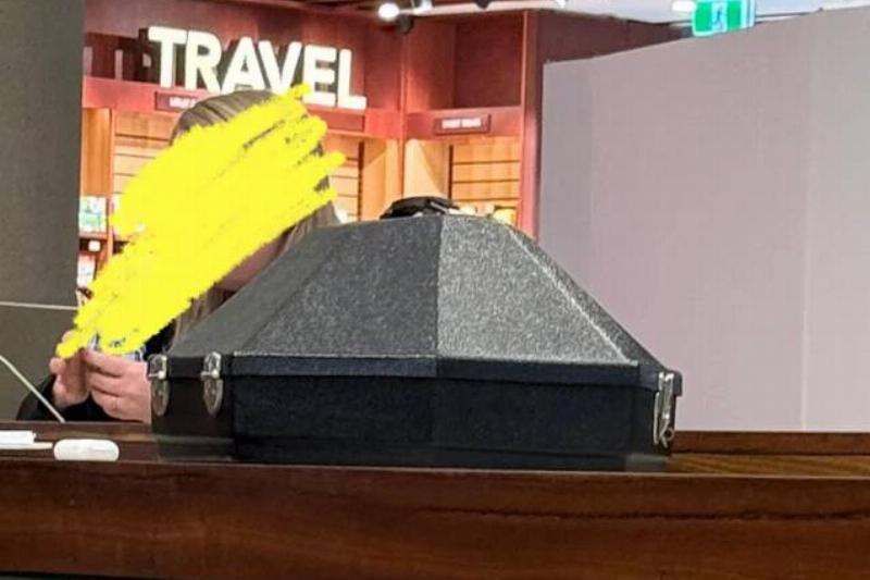 saw-this-odd-shaped-case-at-the-airport-what-is-it-used-for-v0-mcaqxxufb7df1