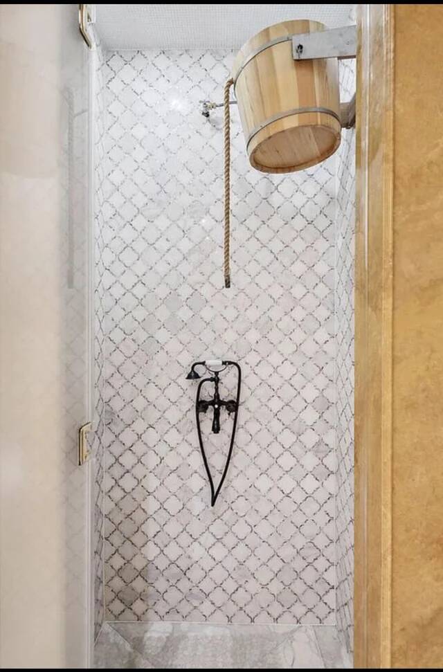 what-is-this-wall-mounted-bucket-in-a-shower-in-a-25m-v0-l6g2jnsh5p4g1