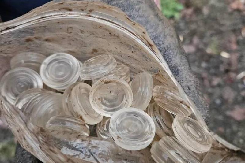 ziplock-bag-of-small-round-glass-discs-smooth-but-with-some-v0-b0wgvscpwv7g1