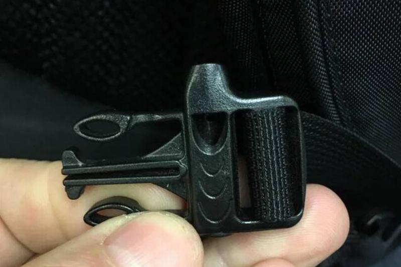 my-backpack-chest-strap-clasp-has-an-integral-whistle-v0-grr8nu5ixwj01