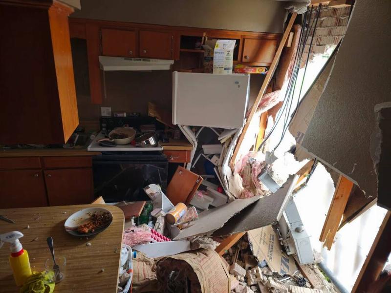 neighbors-drove-into-our-apartment-v0-qtvor8e01izg1