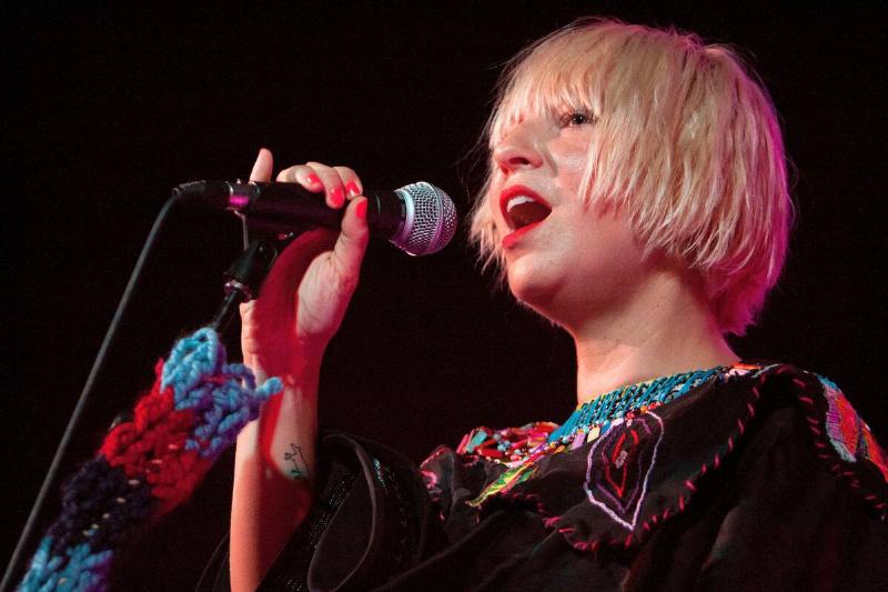 Sia & Oh Land In Concert