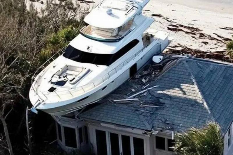 boat-on-a-house-v0-gye0o4diykud1
