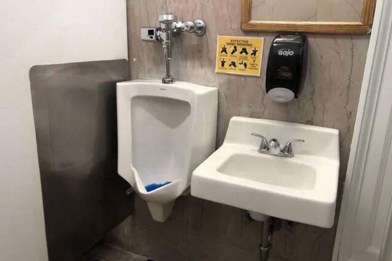 not-a-single-occupant-bathroom-v0-bsqijq7n18dh1