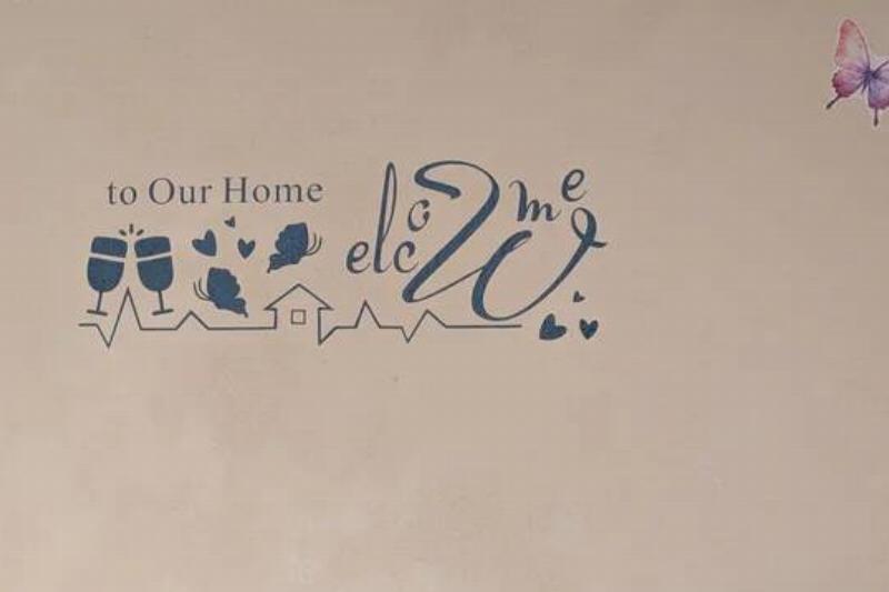 to-our-home-elcwme-in-our-airbnb-this-summer-v0-bahy7cn900fh1