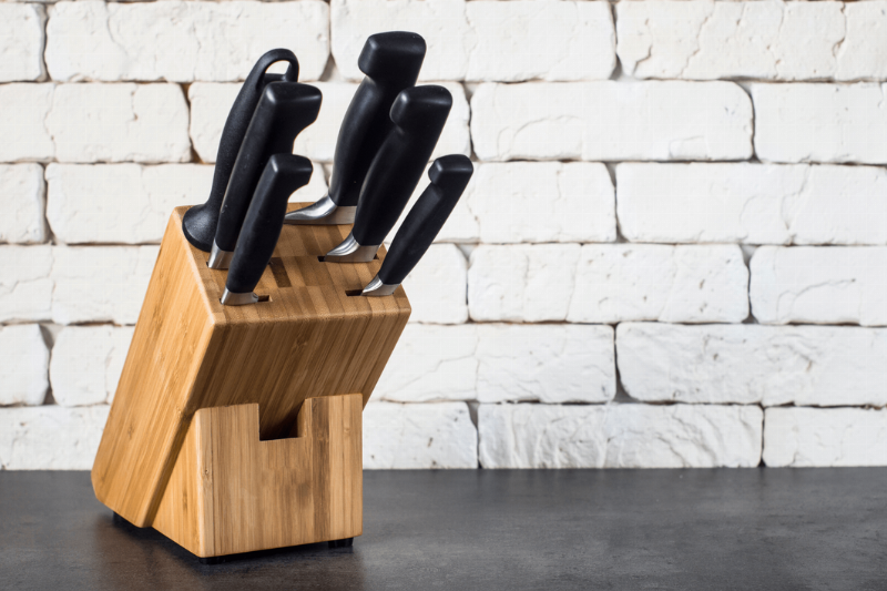 Knives in a knife block.