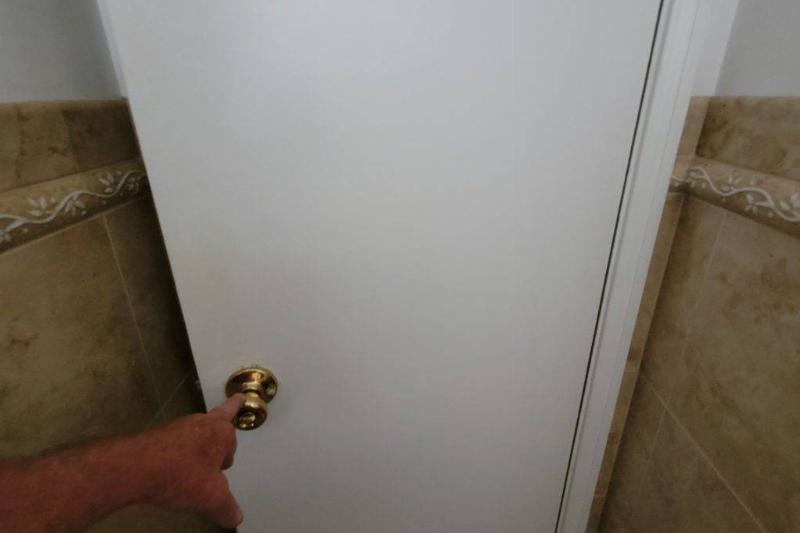 A right-hand door.