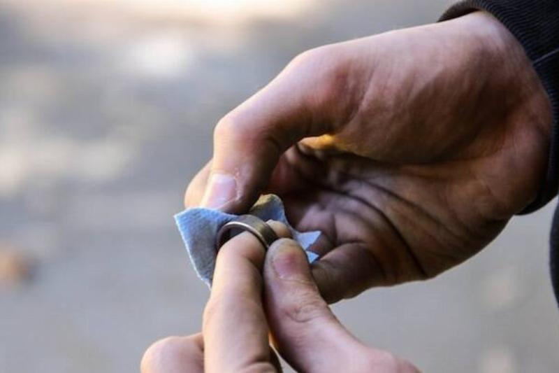 Hand polishing ring.