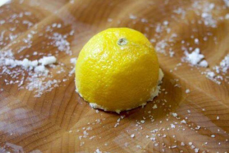 Lemon on a cutting board.