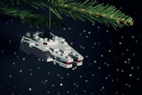 lego_star_wars_ornament_m_falcon.jpg