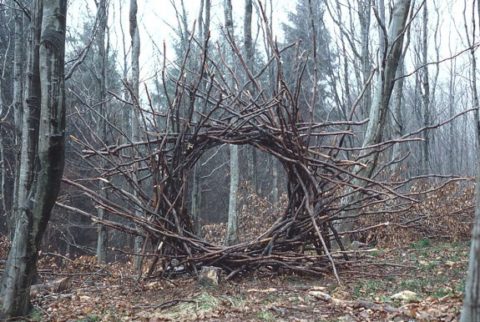 Andy-Goldwworthy-Woven-Branch-Circular-Arch-Dumfrieshire-1986-575x386_large.jpg