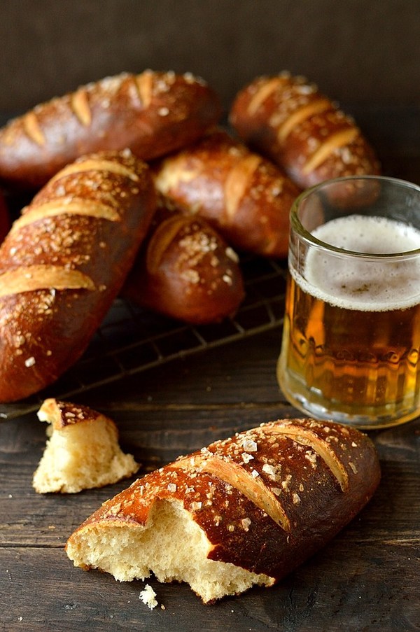 How to Beer Pretzel Hot Dog Buns for Your Next BBQ ManMadeDIY