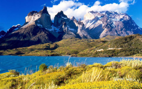 gallery-1465526506-cuernos-del-paine-from-lake-pehoe_large.jpg