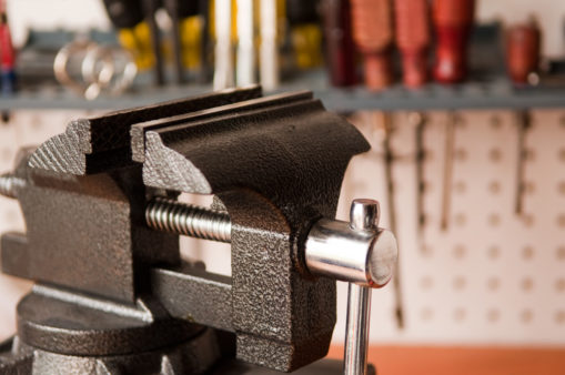 how-to-install-vise-without-drilling-1original.jpg
