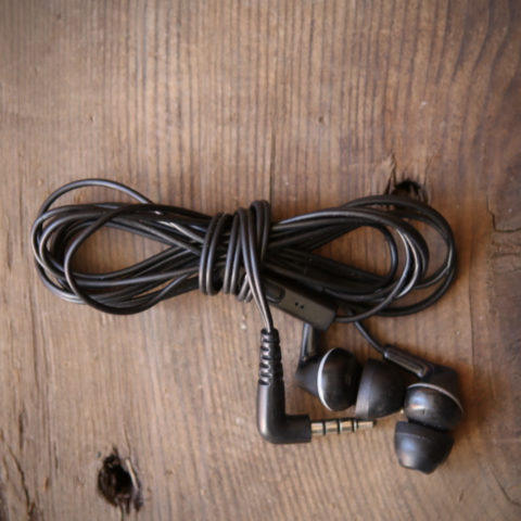 how-to-wrap-headphones-7original.jpg