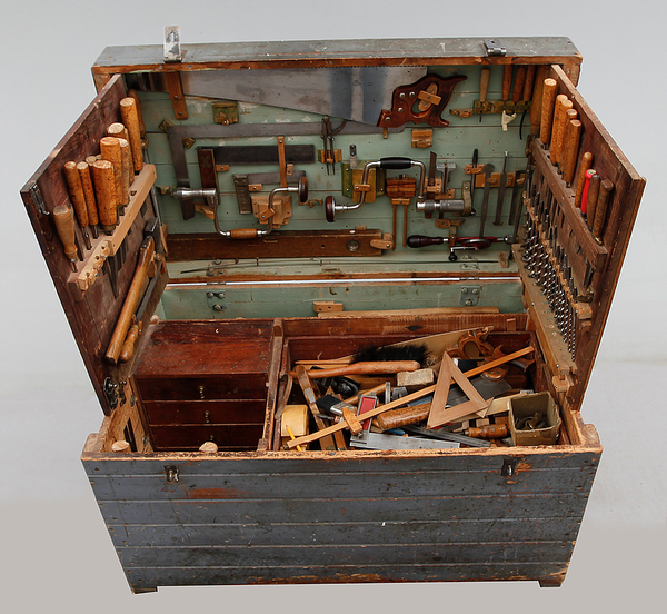 Sold at Auction: VINTAGE WOOD TOOL BOX & CARVING TOOLS