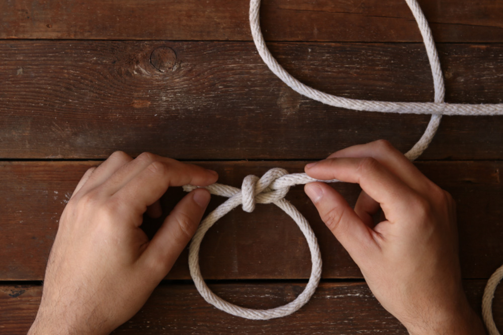 How to Tie a Bowline Knot – It's the Most Useful Knot You'll Ever Learn -  ManMadeDIY