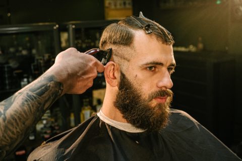 barber using electric razor