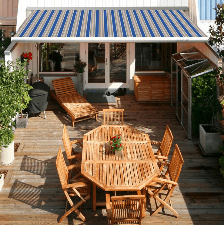 Retractable beige sun shade protecting deck furniture