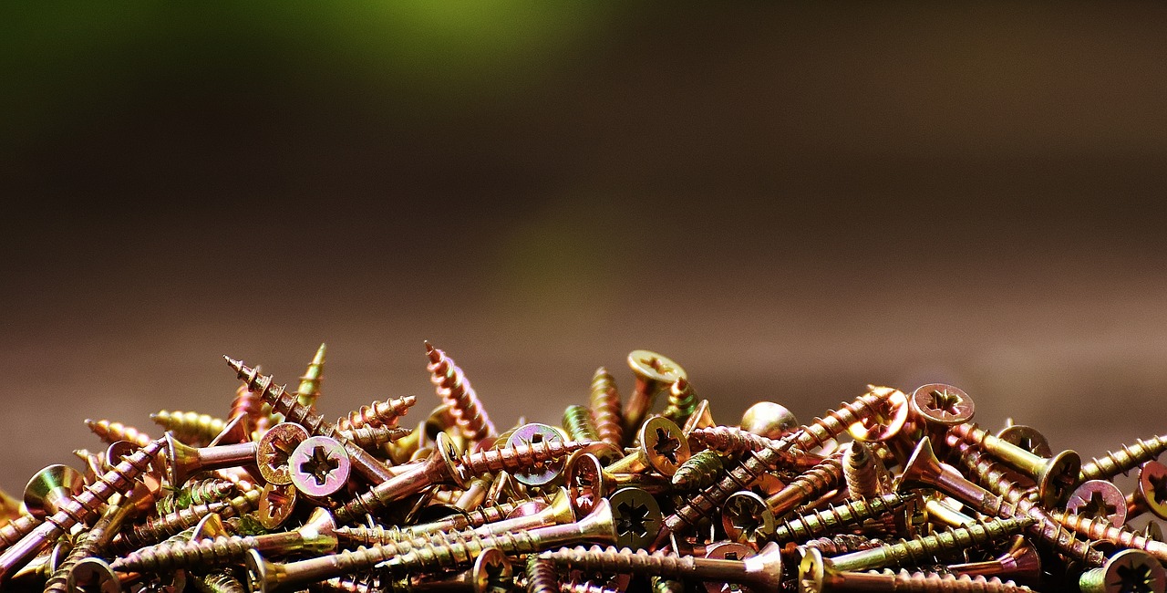 pile of screws