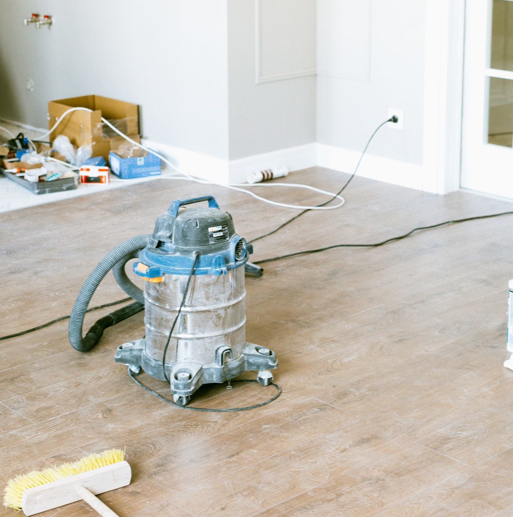 shop vac sitting in empty room