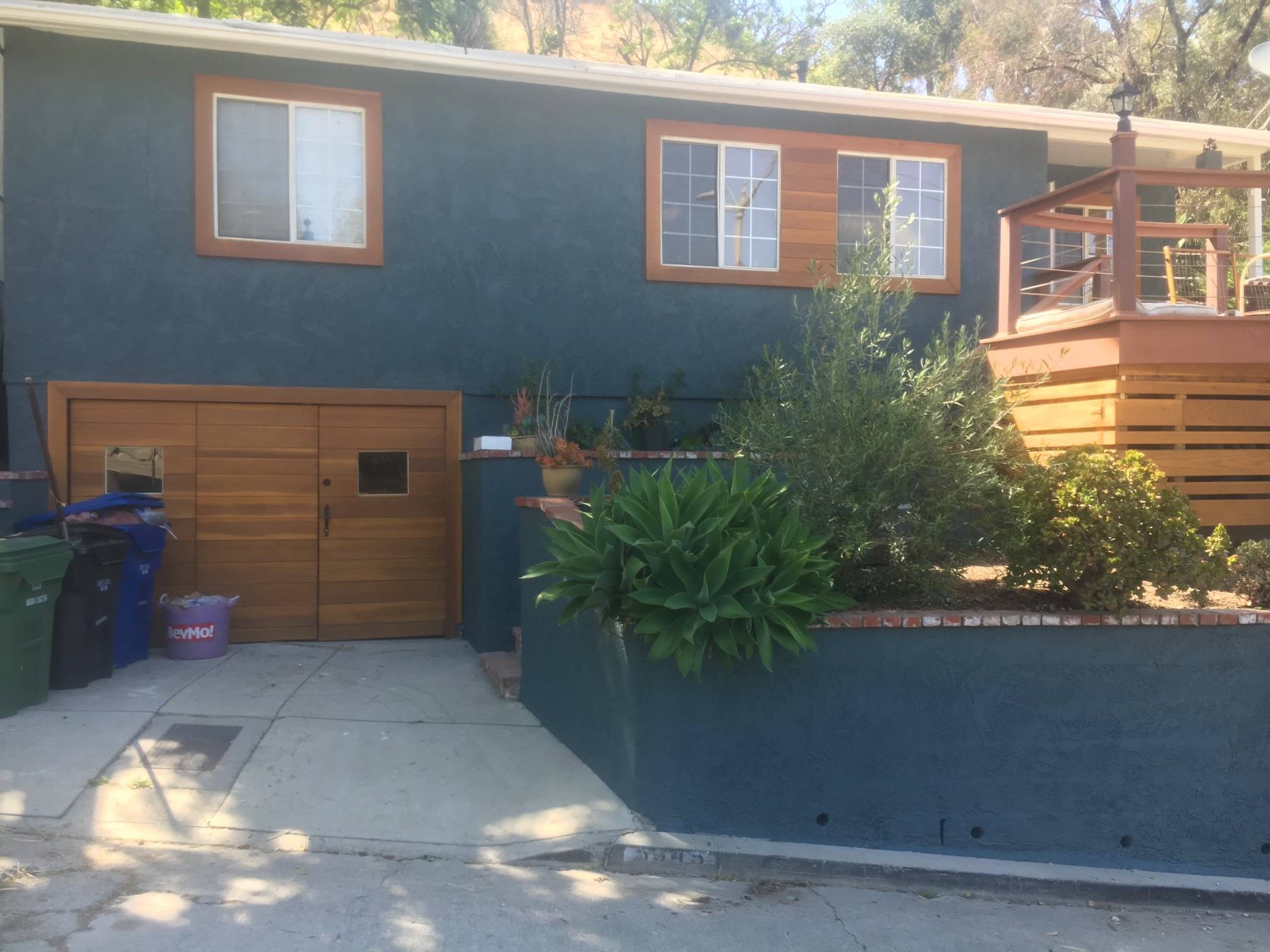 Bi-Fold Garage Doors With Matching Home Decore